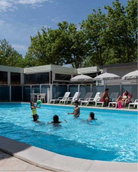 hoteldelavillecesenatico fr piscine 036