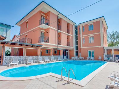 hoteldelavillecesenatico en special-offer-may-in-three-star-hotel-facing-the-sea-all-inclusive 019