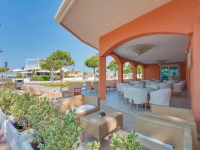 hoteldelavillecesenatico en special-offer-may-in-three-star-hotel-facing-the-sea-all-inclusive 018
