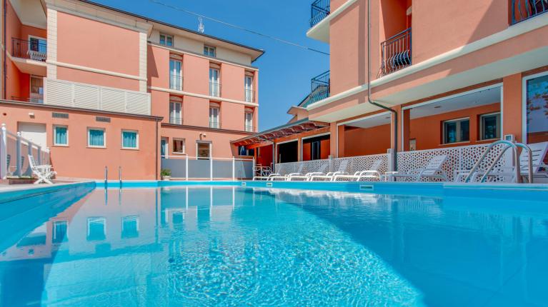 hoteldelavillecesenatico it offerta-speciale-9-colli-per-gara-a-cesenatico-in-hotel-sul-mare 015
