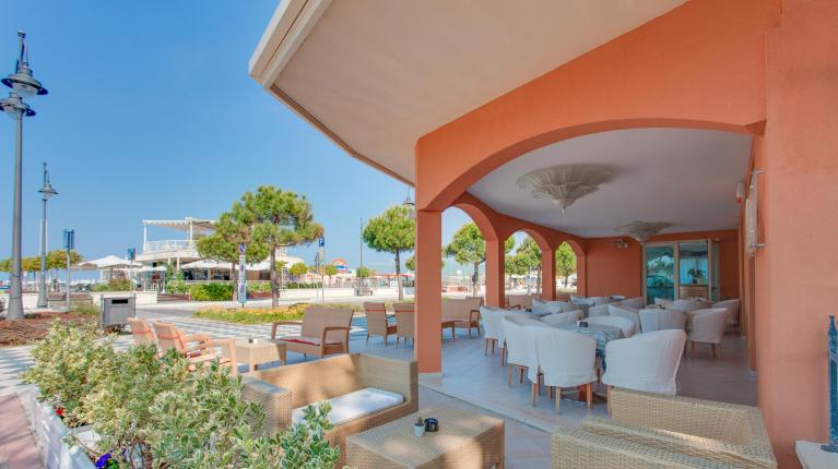 hoteldelavillecesenatico en august-all-inclusive-at-3-star-seafront-hotel-with-pool-in-cesenatico 015
