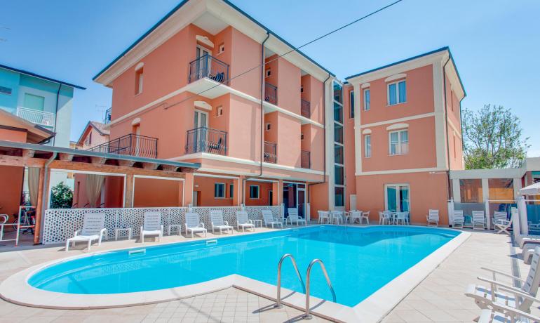 hoteldelavillecesenatico fr special-mai-a-l-hotel-trois-etoiles-front-de-mer-all-inclusive 014