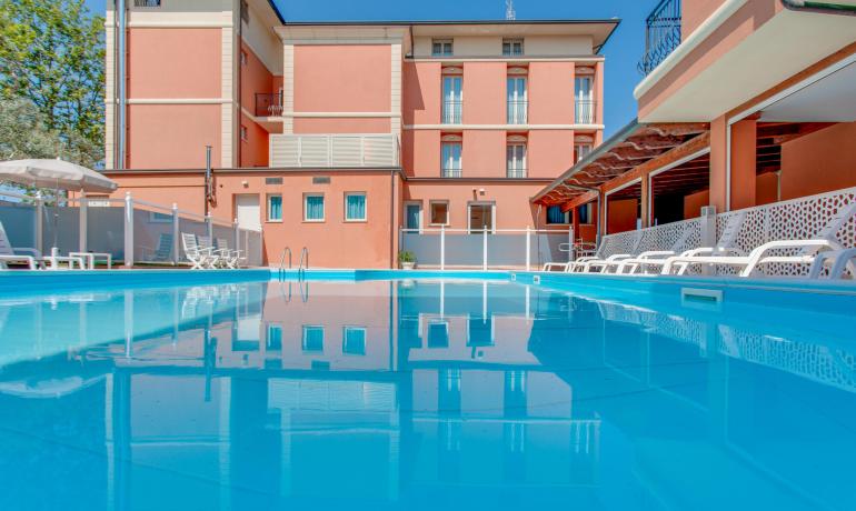 hoteldelavillecesenatico it offerta-di-pasqua-a-cesenatico-in-hotel-3-stelle-vicino-al-mare-per-tutta-la-famiglia 015