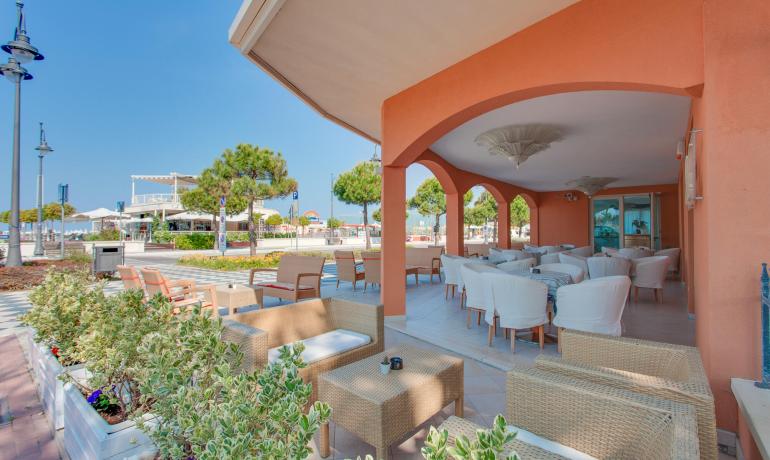 hoteldelavillecesenatico en special-offer-may-in-three-star-hotel-facing-the-sea-all-inclusive 013