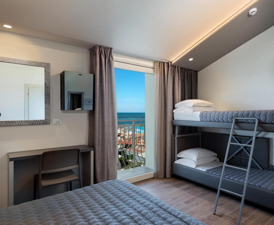 hoteldelavillecesenatico de zimmer-de-la-ville 014